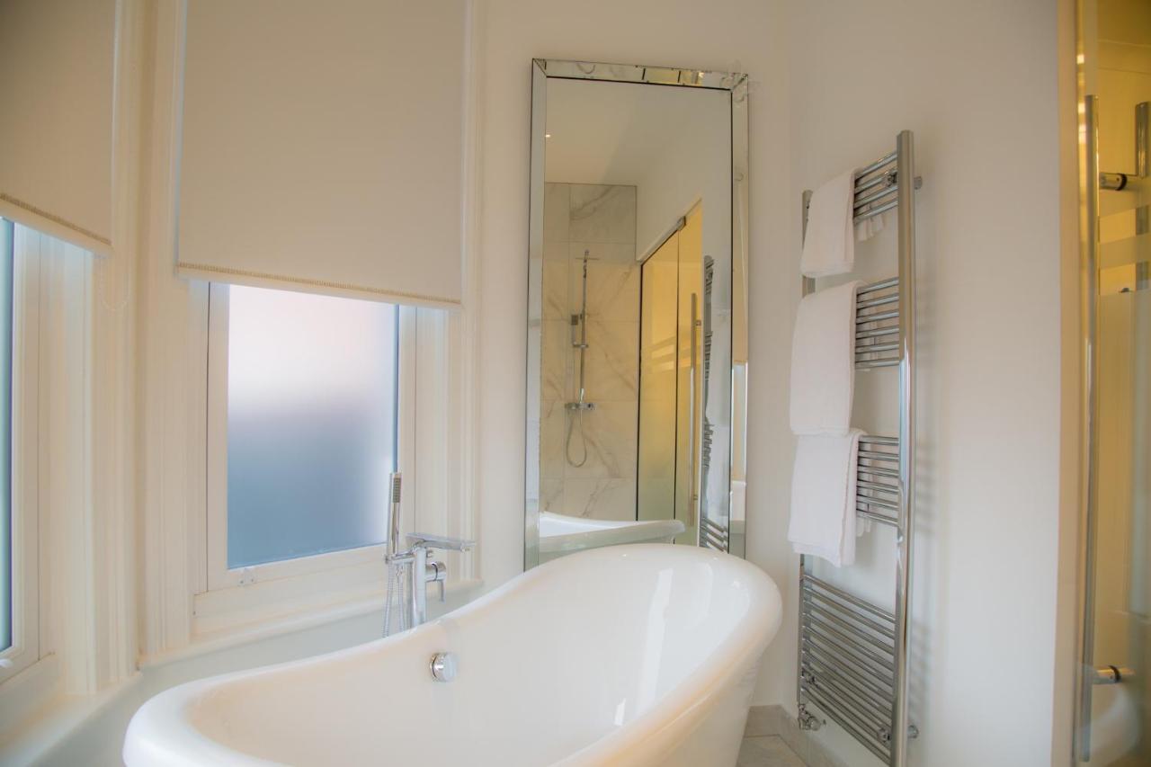 Winckley Stays Preston  Eksteriør bilde A modern bathroom