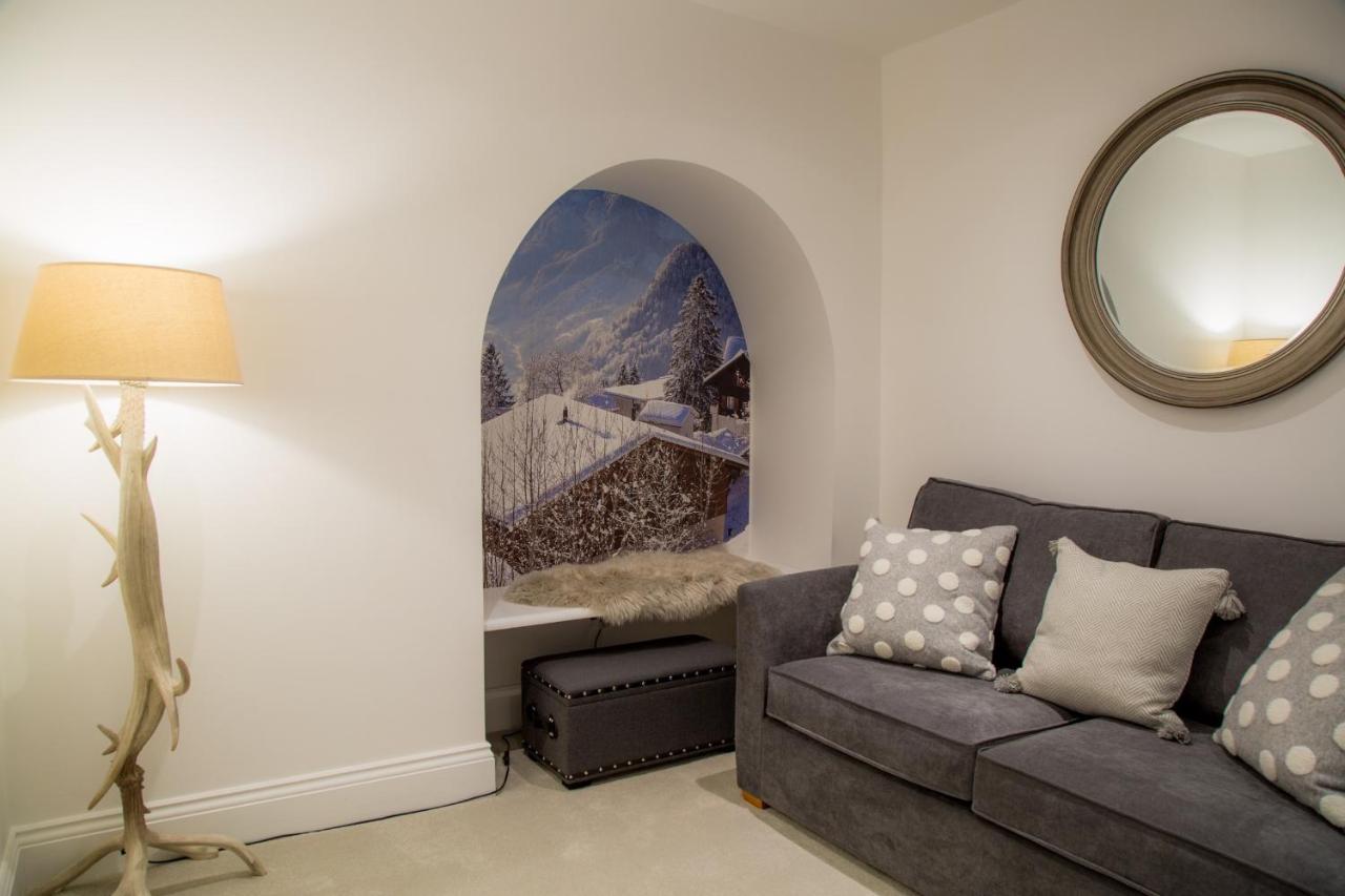 Winckley Stays Preston  Eksteriør bilde A wall mural in a living room