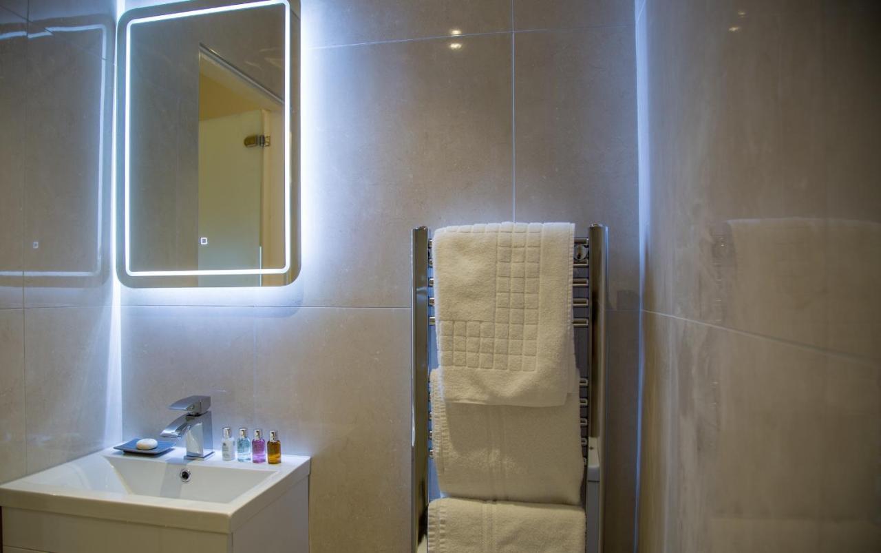 Winckley Stays Preston  Eksteriør bilde A heated towel rail